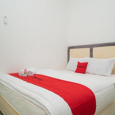 Hotel Reddoorz Near Bundaran Ciceri Serang Esterno foto