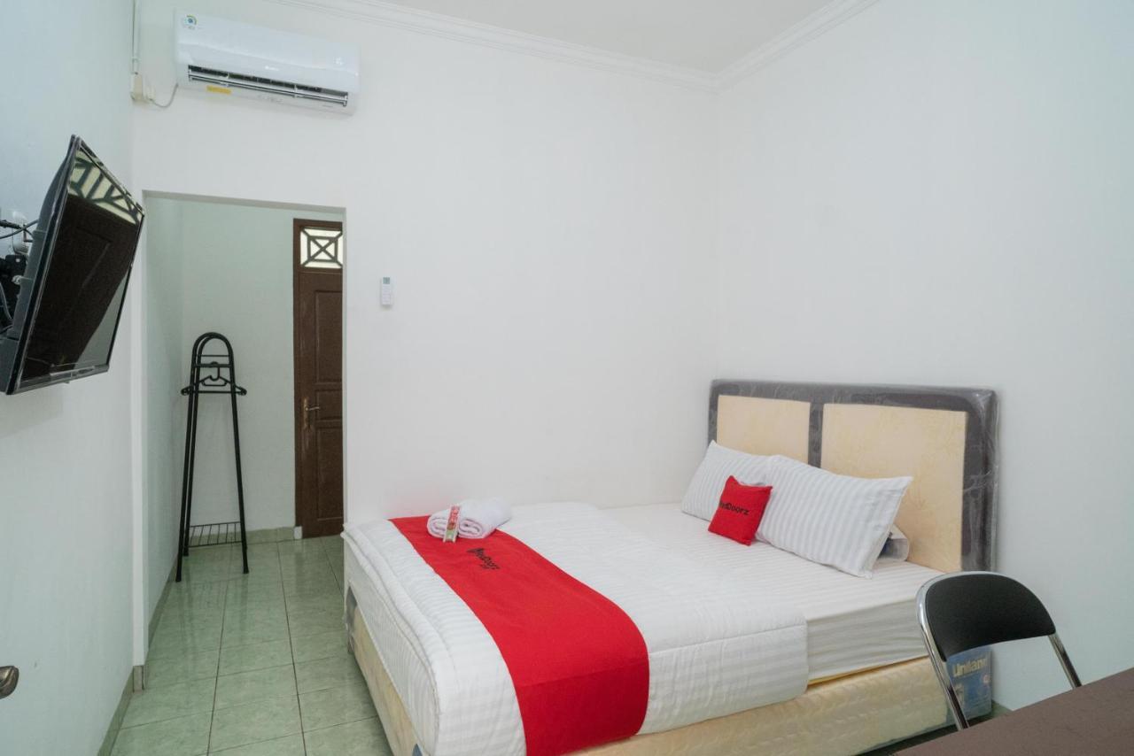 Hotel Reddoorz Near Bundaran Ciceri Serang Esterno foto