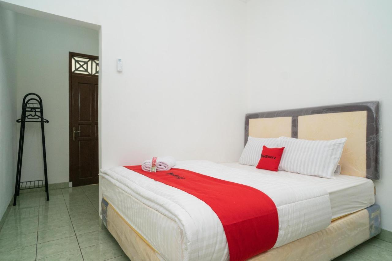 Hotel Reddoorz Near Bundaran Ciceri Serang Esterno foto