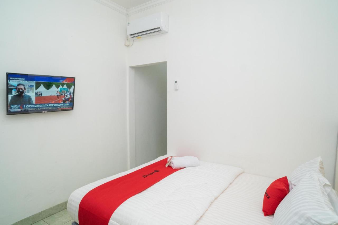 Hotel Reddoorz Near Bundaran Ciceri Serang Esterno foto