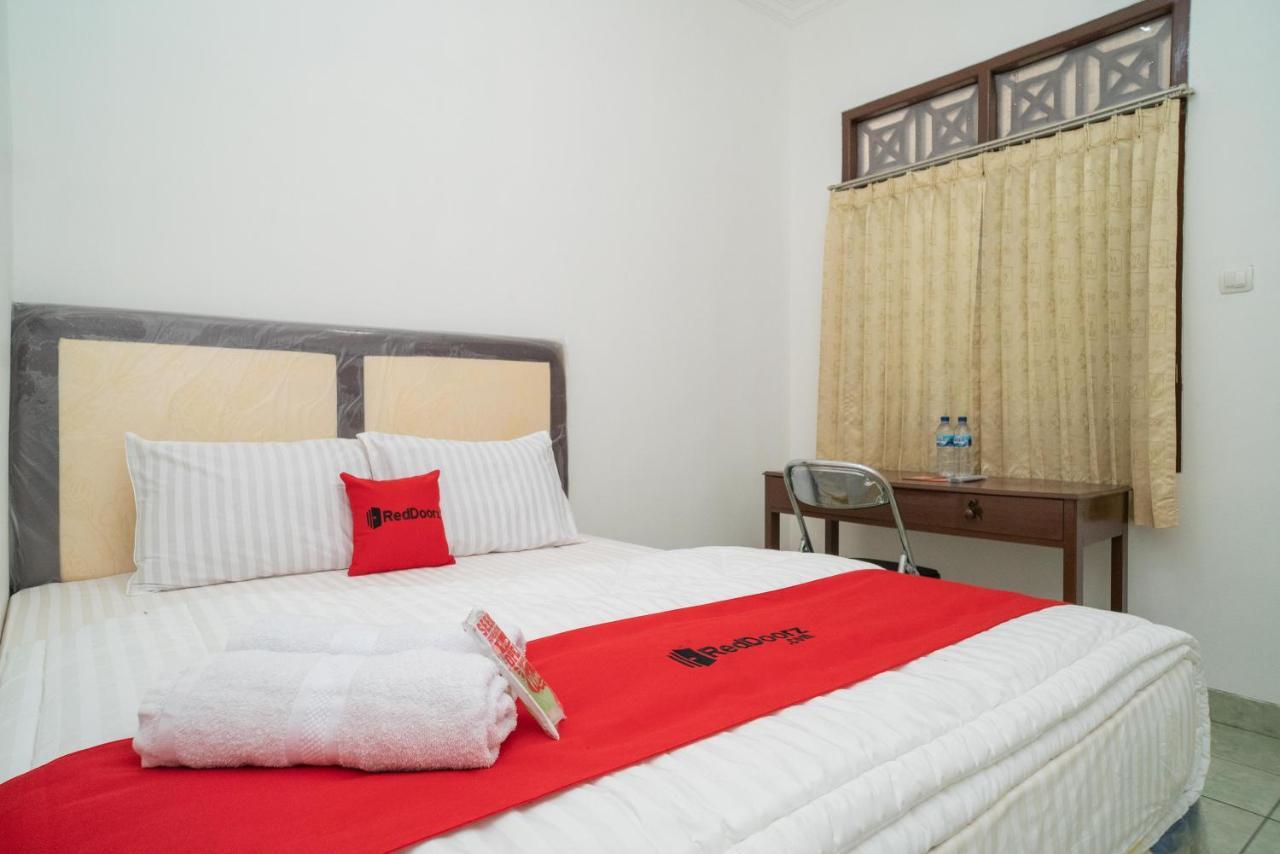 Hotel Reddoorz Near Bundaran Ciceri Serang Esterno foto