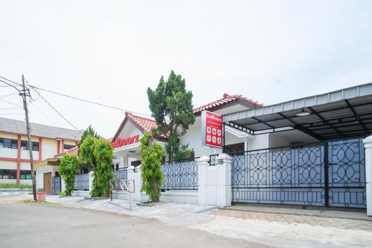 Hotel Reddoorz Near Bundaran Ciceri Serang Esterno foto