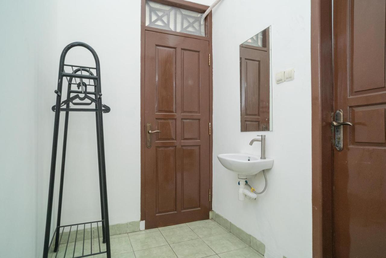 Hotel Reddoorz Near Bundaran Ciceri Serang Esterno foto