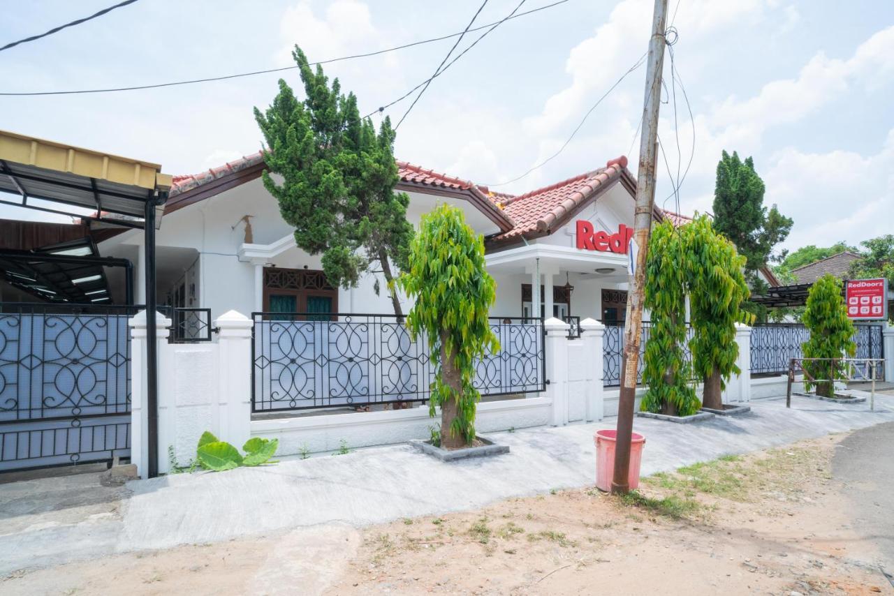 Hotel Reddoorz Near Bundaran Ciceri Serang Esterno foto